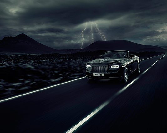 Mroczny przedmiot pożądania. Nowy Rolls-Royce Dawn Black Badge