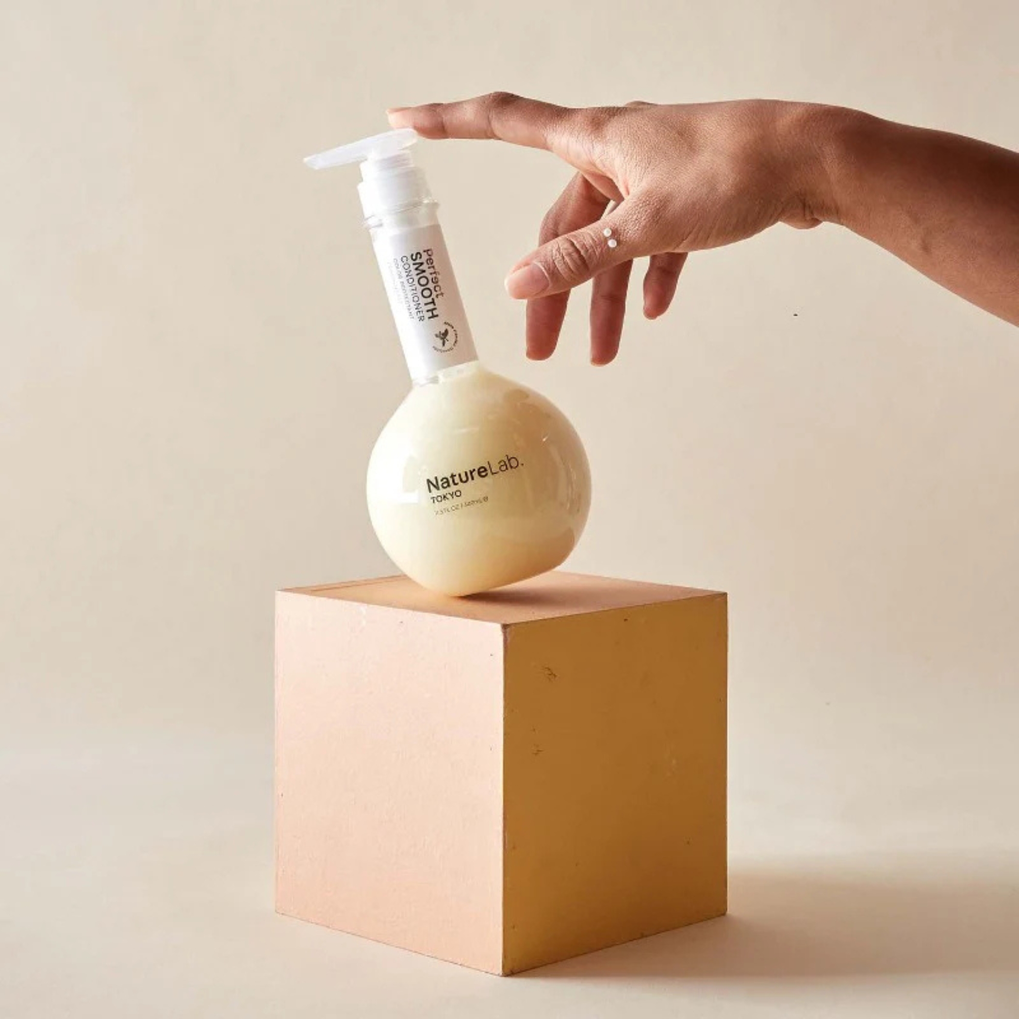 NatureLab TOKYO_ Perfect Smooth .